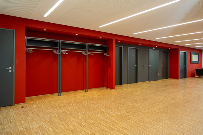 Foyer mit Blick auf Garderobe