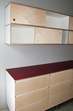 Geschirrschrank schräge Ansicht