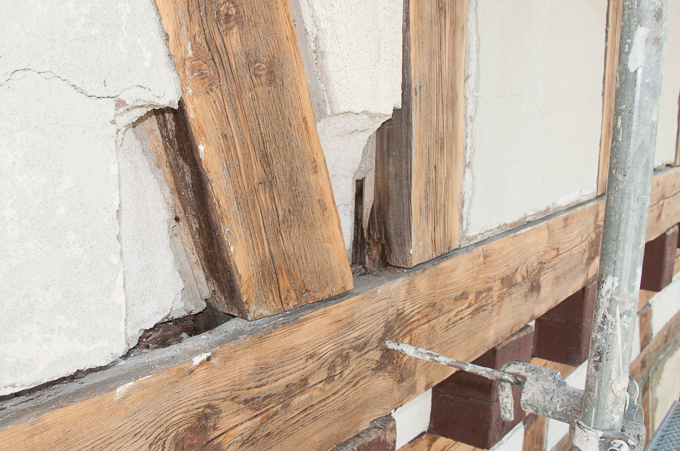 Holzfachwerk vor Sanierung