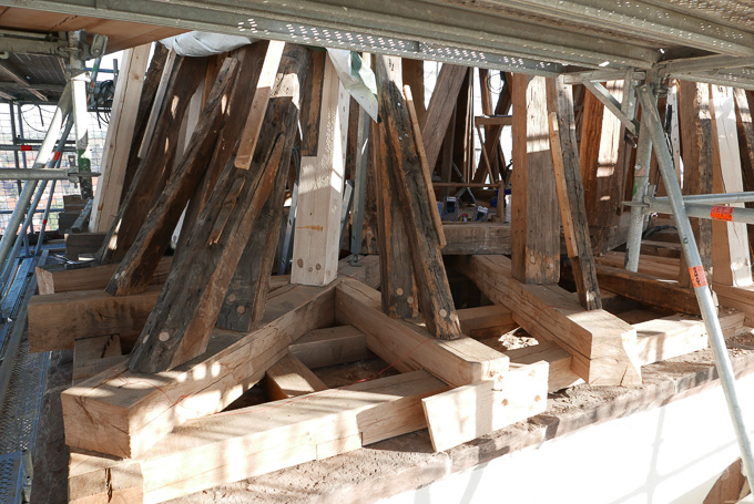 Ev. Petruskirche Gerlingen Kirchturm - Südwest-Ecke